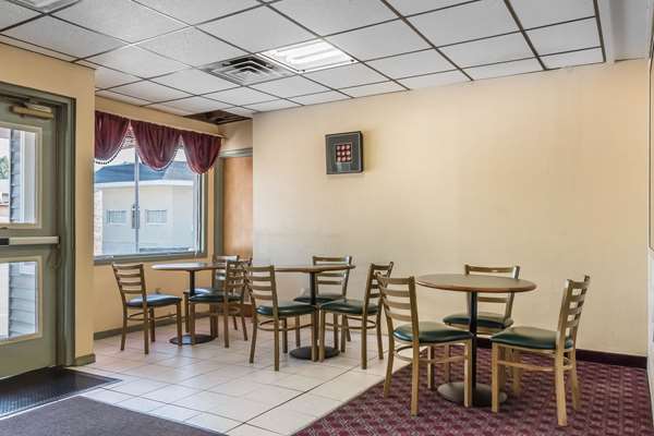 Amenities - Econo Lodge Airport Reading