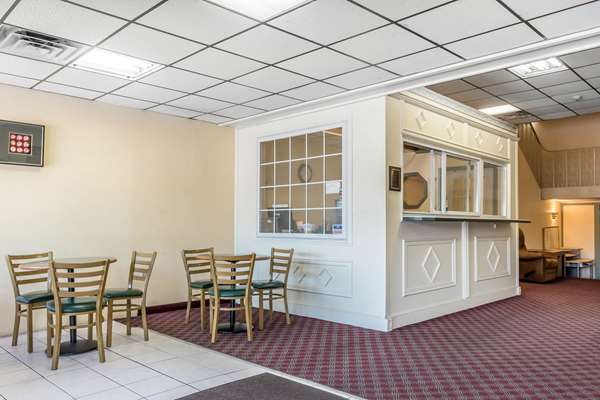  - Econo Lodge Airport Reading