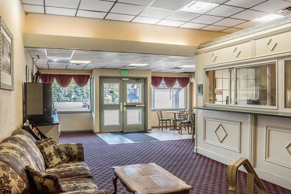  - Econo Lodge Airport Reading