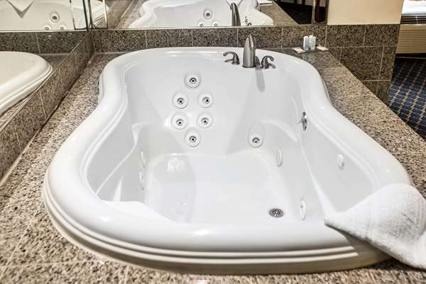  - Comfort Inn Trevose - I-276, Exit 351 & 352