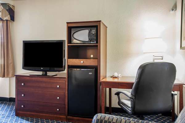  - Comfort Inn Trevose - I-276, Exit 351 & 352