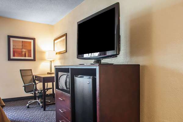  - Comfort Inn Trevose - I-276, Exit 351 & 352
