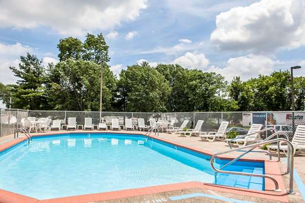 Pool - Comfort Inn Trevose - I-276, Exit 351 & 352