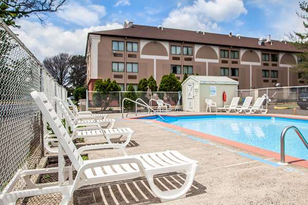 Pool - Comfort Inn Trevose - I-276, Exit 351 & 352