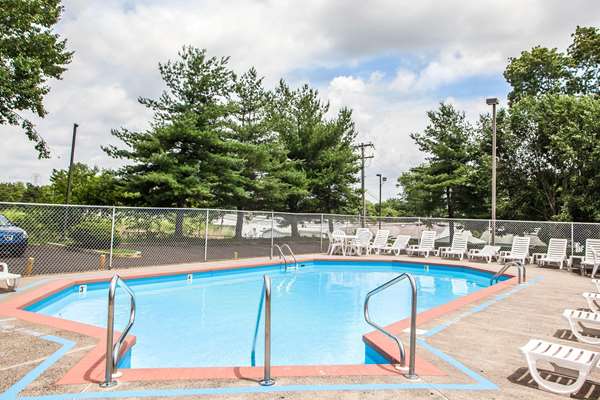 Pool - Comfort Inn Trevose - I-276, Exit 351 & 352