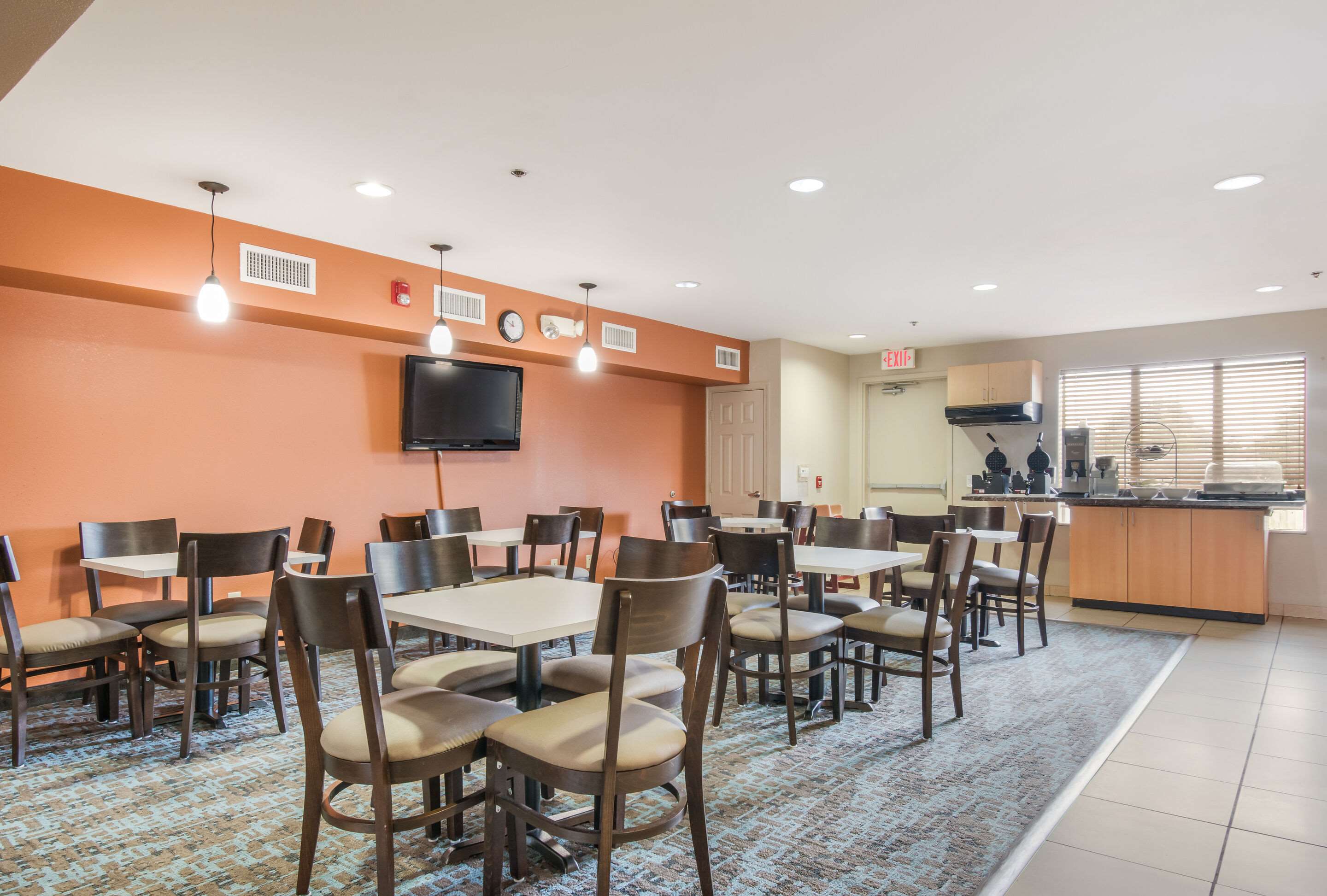 Enjoy breakfast in this seating area | Sleep Inn & Suites