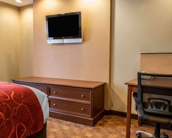  - Comfort Suites Monaca - I-376, Exit 39