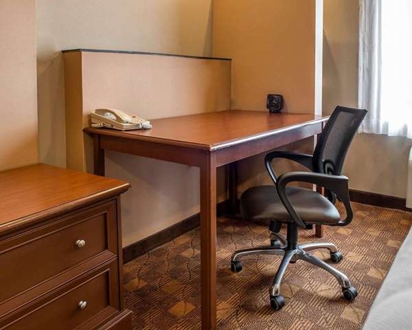  - Comfort Suites Monaca - I-376, Exit 39