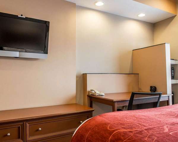  - Comfort Suites Monaca - I-376, Exit 39