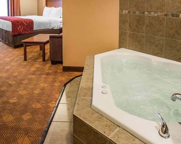 Suite - Comfort Suites Monaca - I-376, Exit 39
