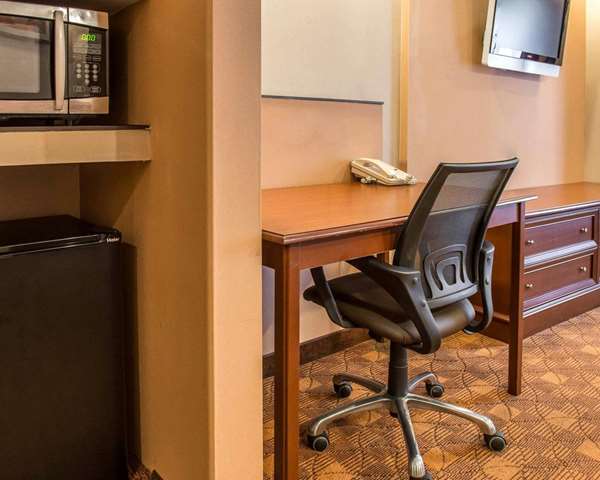 Suite - Comfort Suites Monaca - I-376, Exit 39