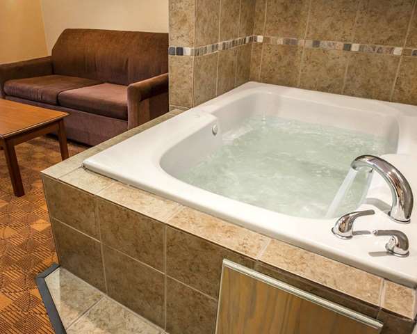 Suite - Comfort Suites Monaca - I-376, Exit 39