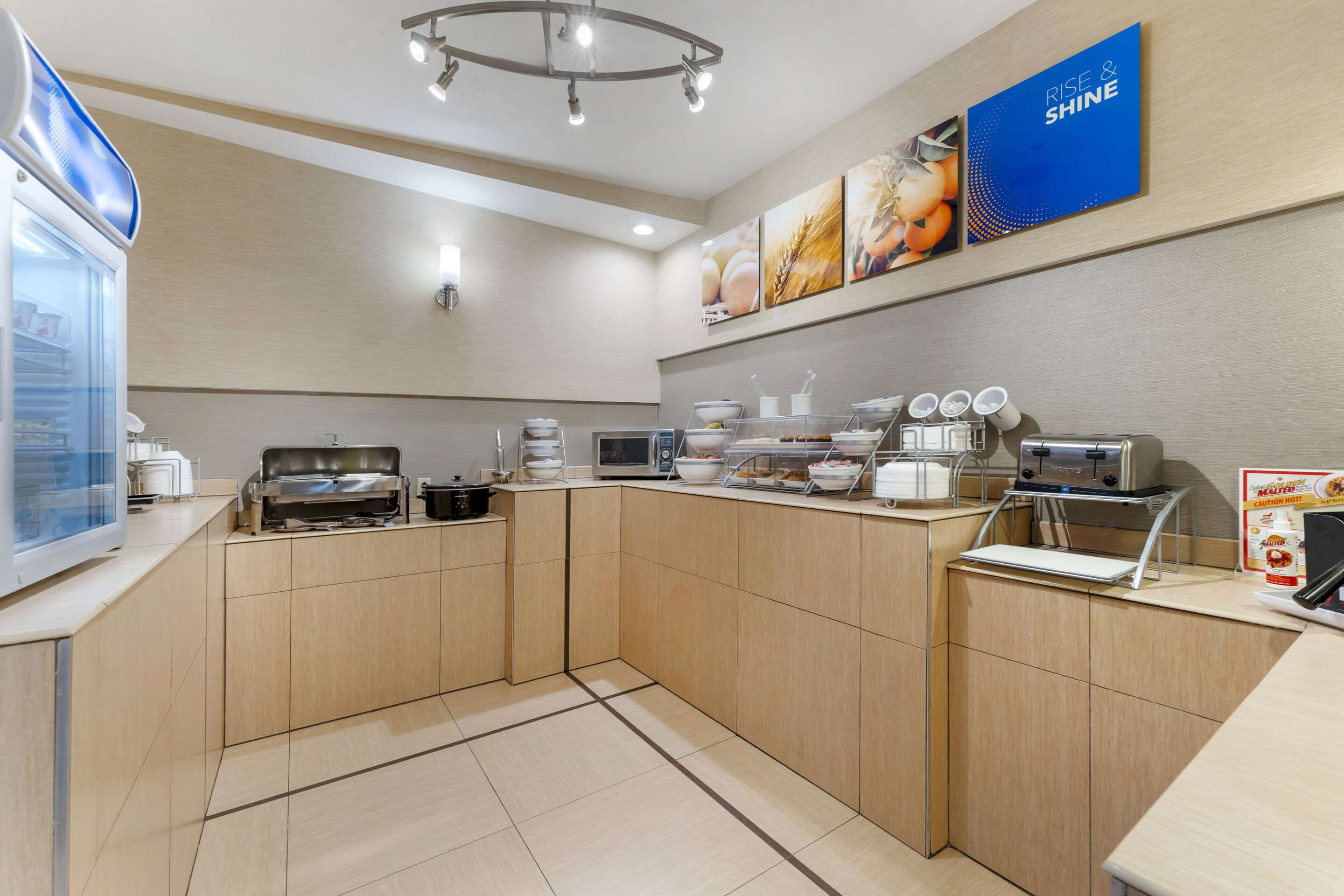 Breakfast area | Comfort Suites Monaca