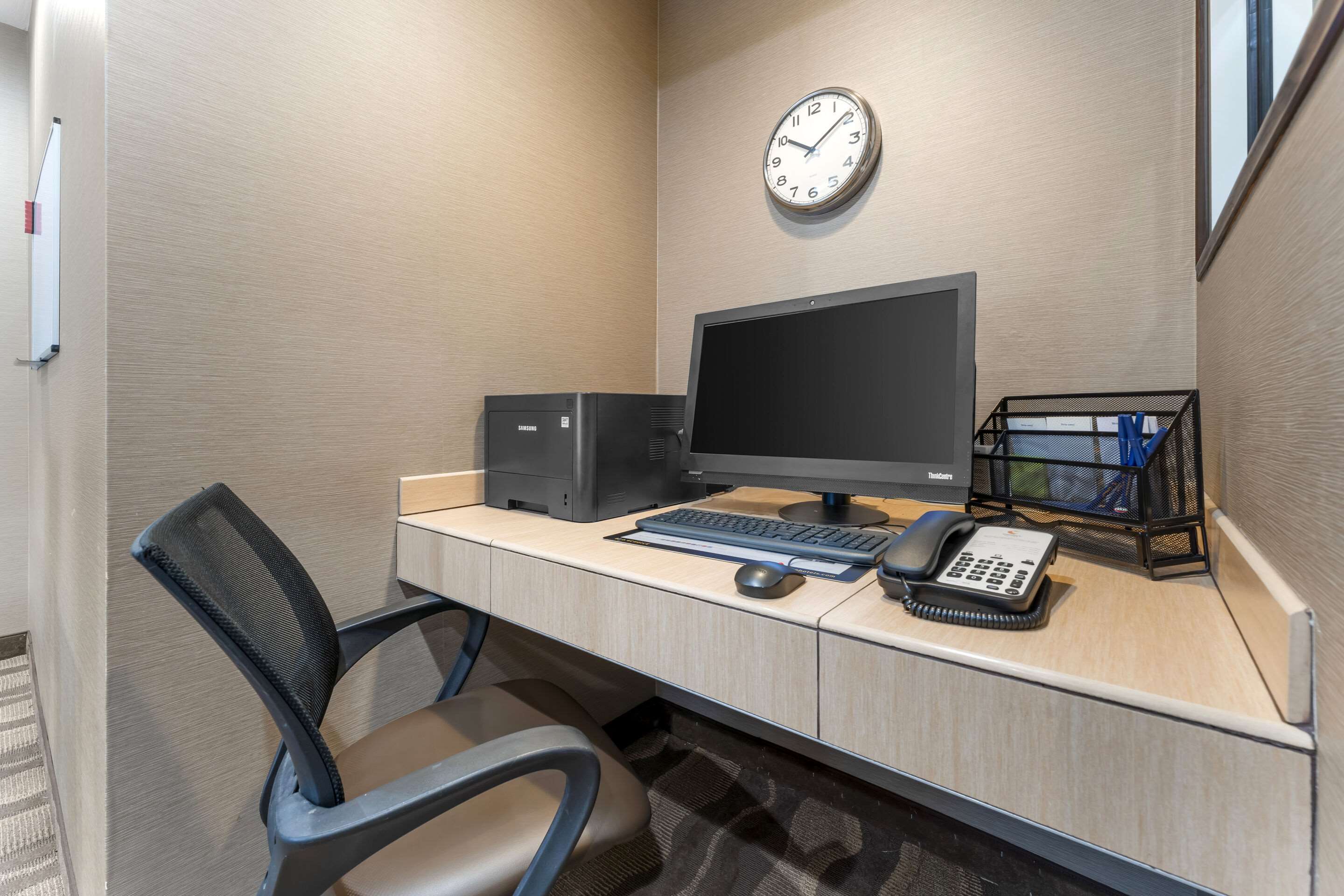 Computer in the lobby | Comfort Suites Monaca