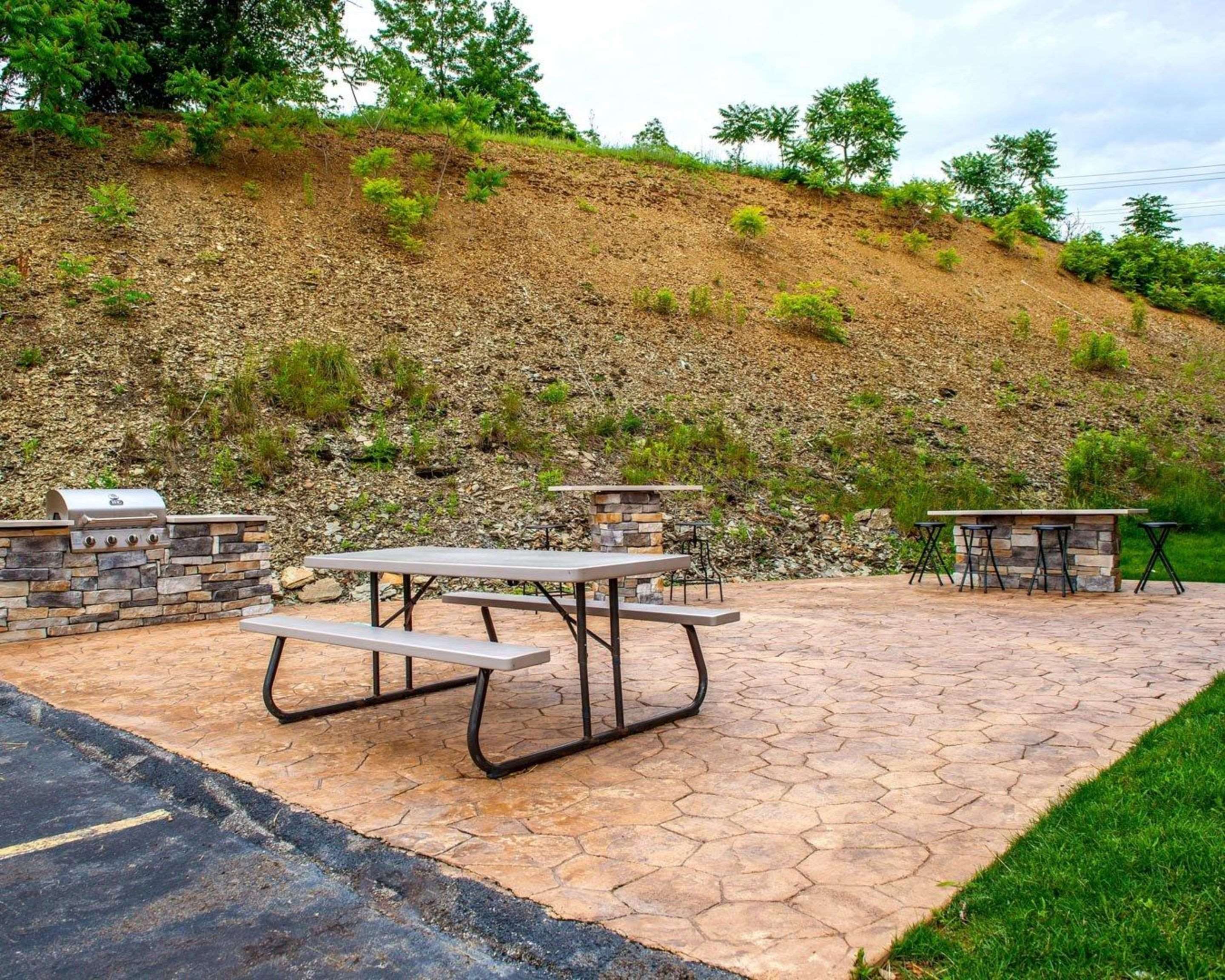 Relax in the public area | Comfort Suites Monaca