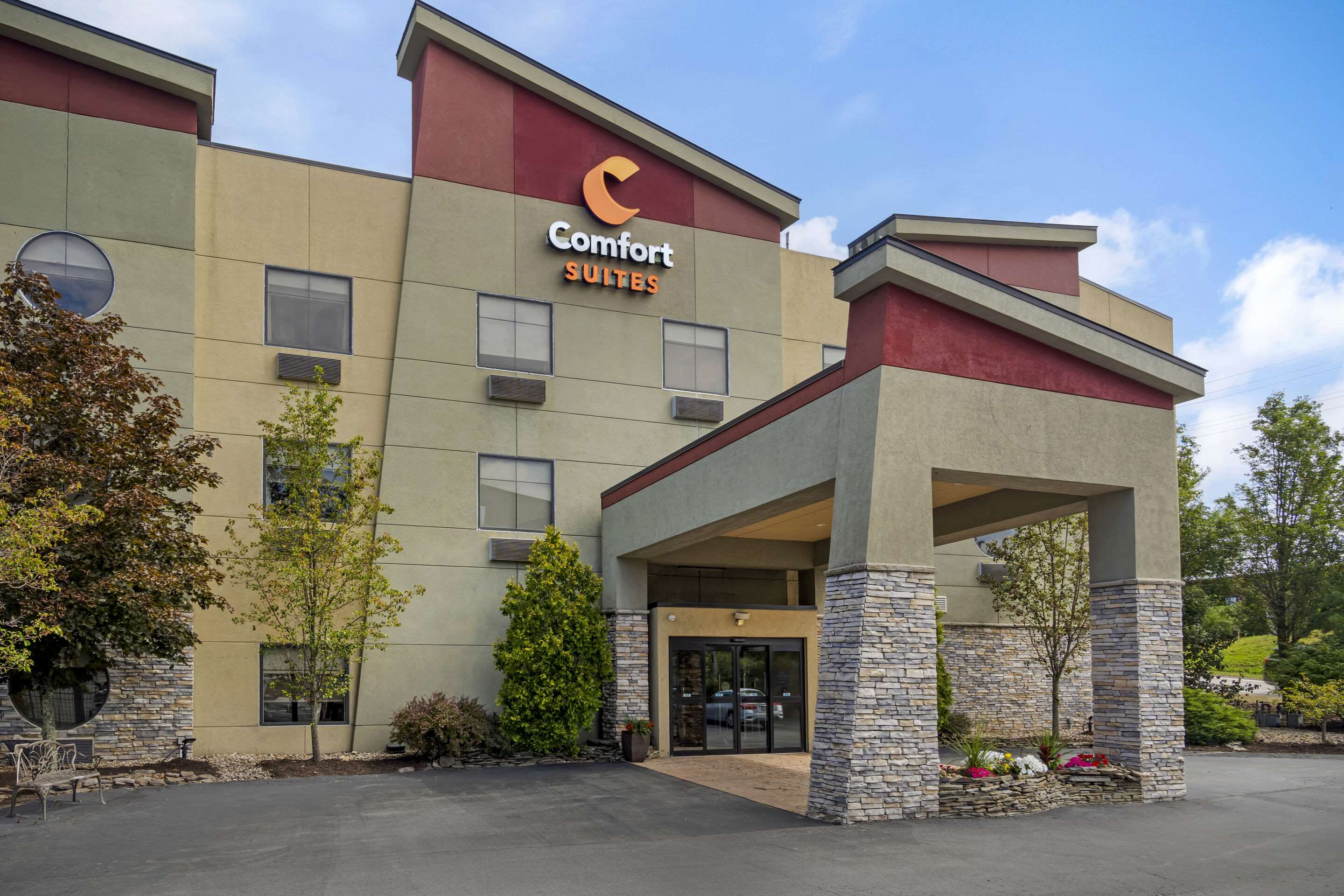 Hotel exterior | Comfort Suites Monaca