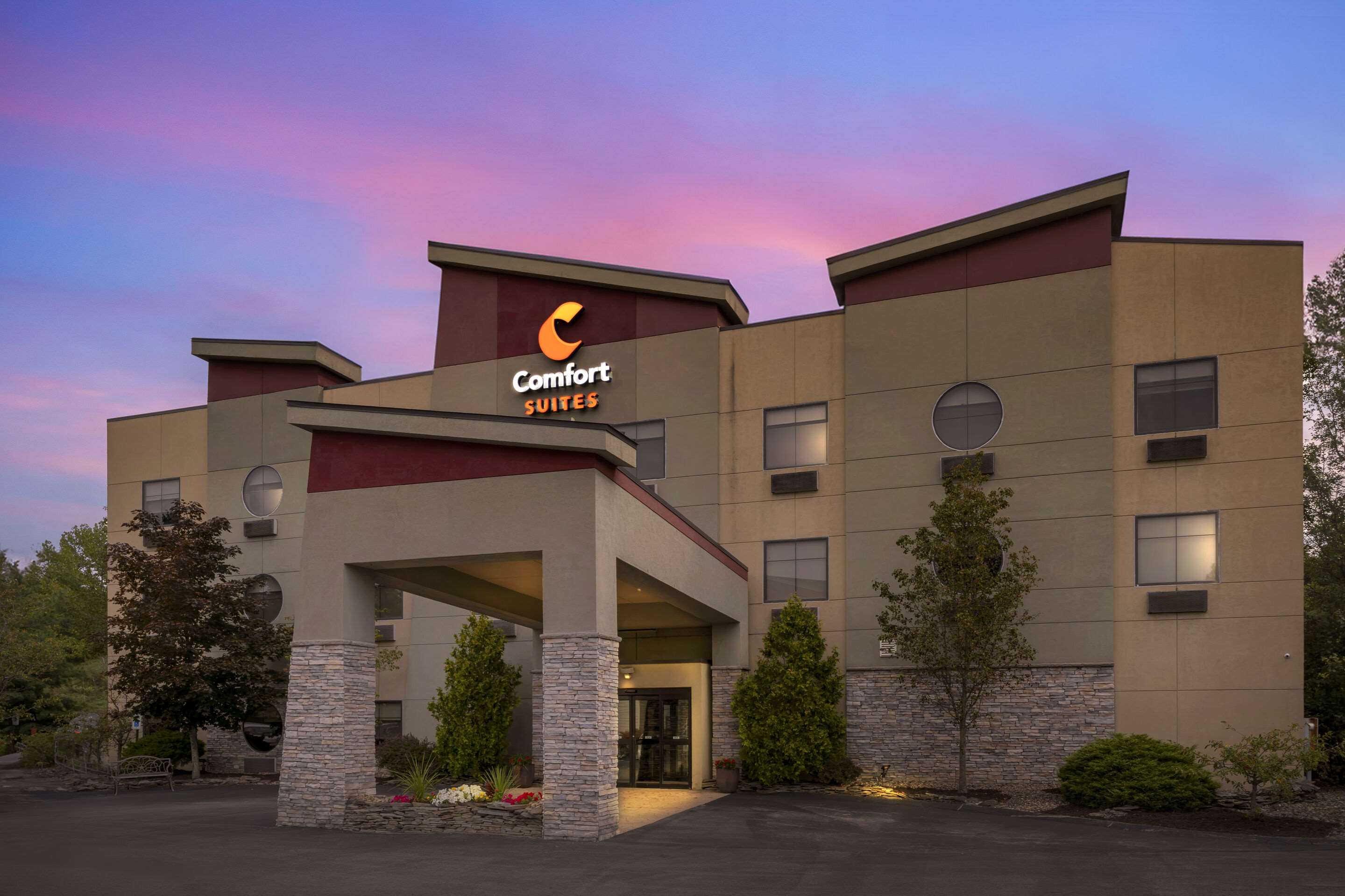 Twilight | Comfort Suites Monaca