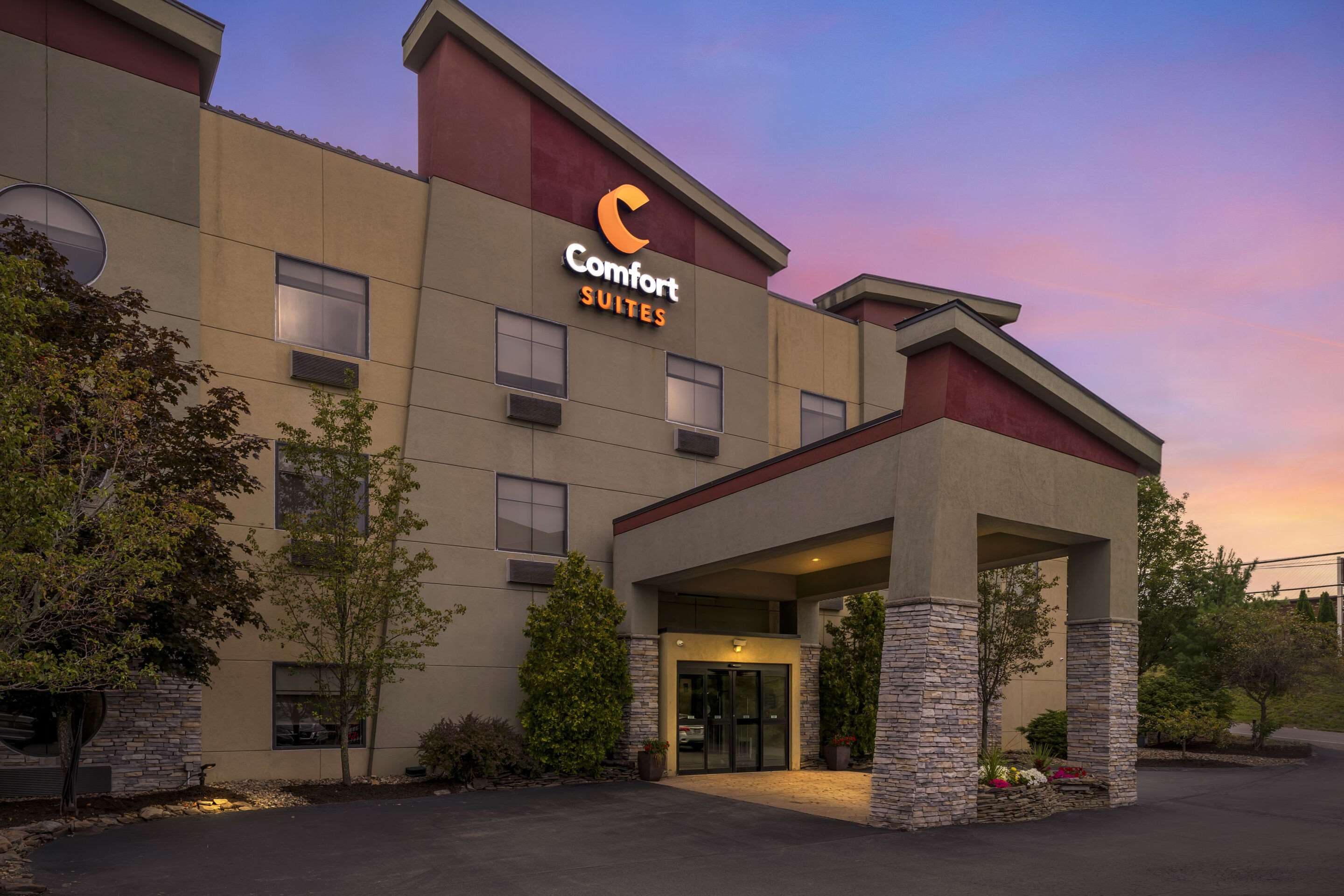 Twilight | Comfort Suites Monaca
