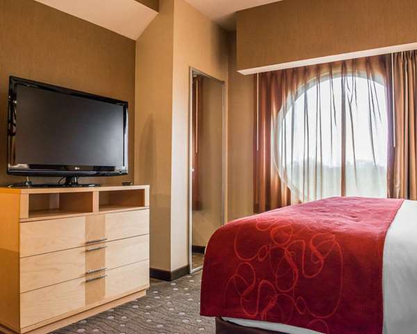  - Comfort Suites Monroeville - I-76, Exit 57