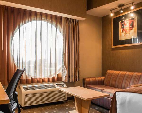  - Comfort Suites Monroeville - I-76, Exit 57