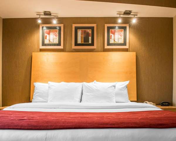  - Comfort Suites Monroeville - I-76, Exit 57