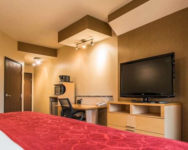  - Comfort Suites Monroeville - I-76, Exit 57