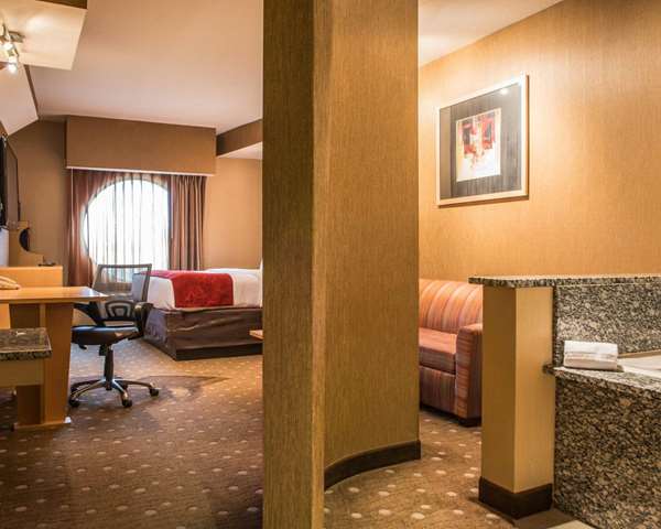 Suite - Comfort Suites Monroeville - I-76, Exit 57