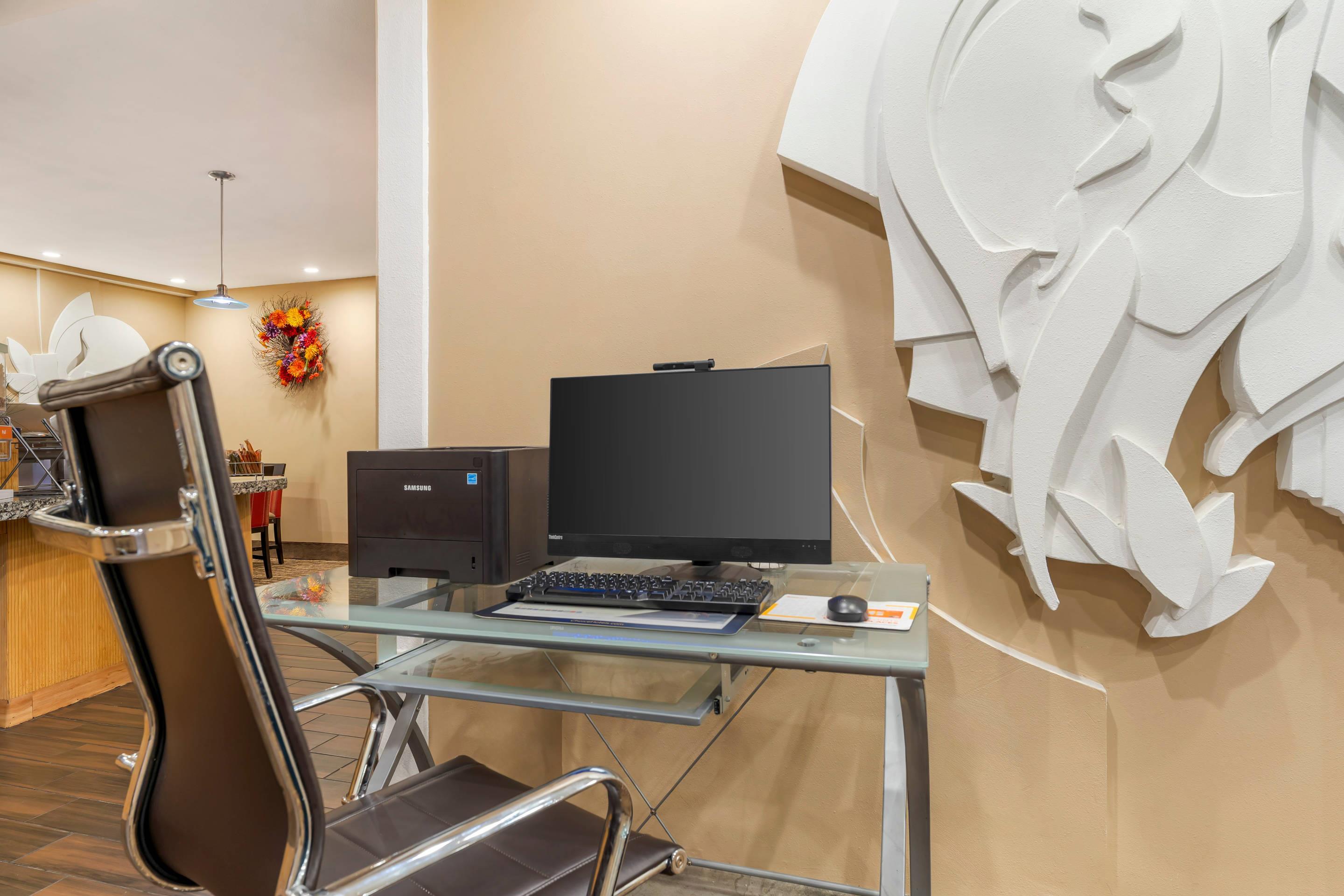 Business center | Comfort Suites Monroeville