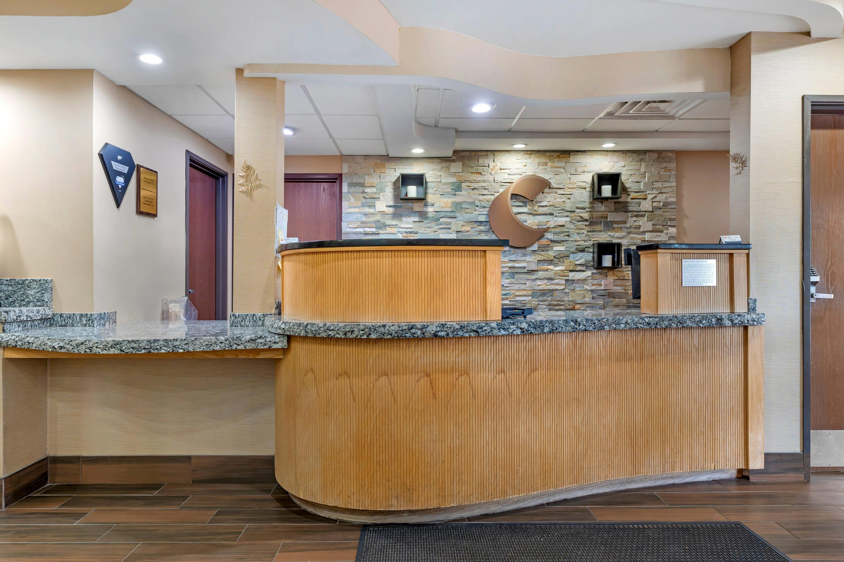 Front desk | Comfort Suites Monroeville