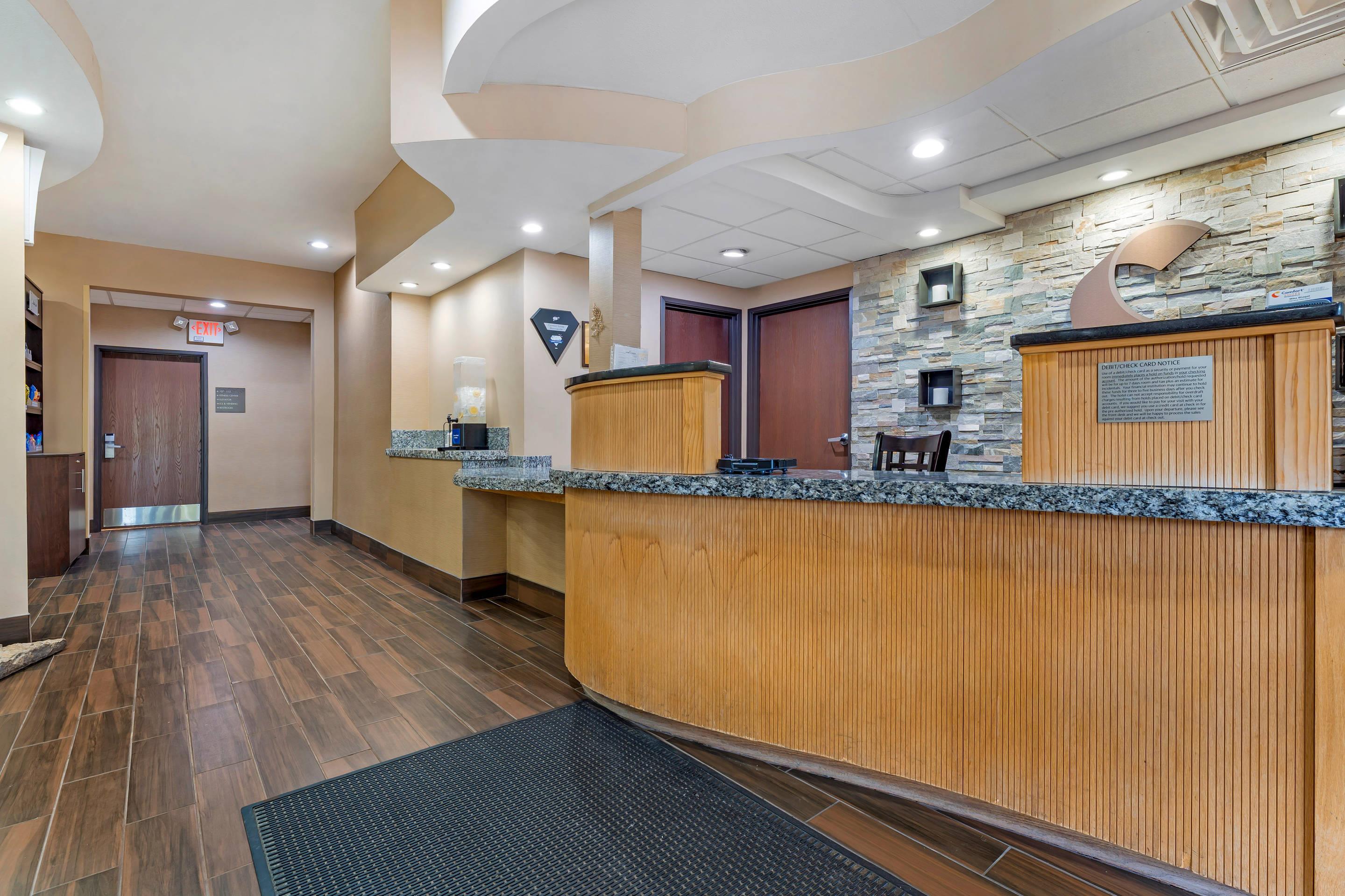 Front desk | Comfort Suites Monroeville