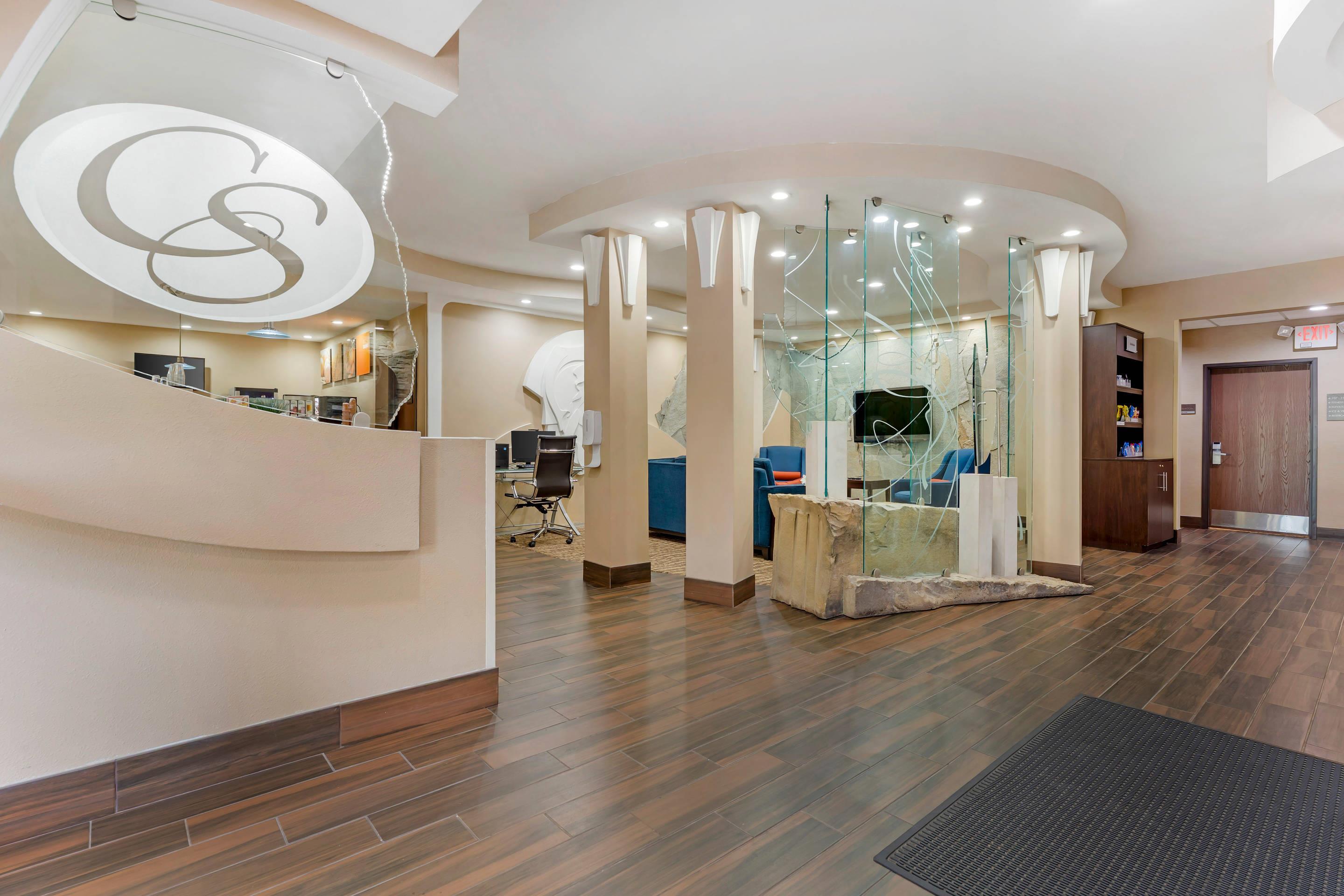 Hotel lobby | Comfort Suites Monroeville