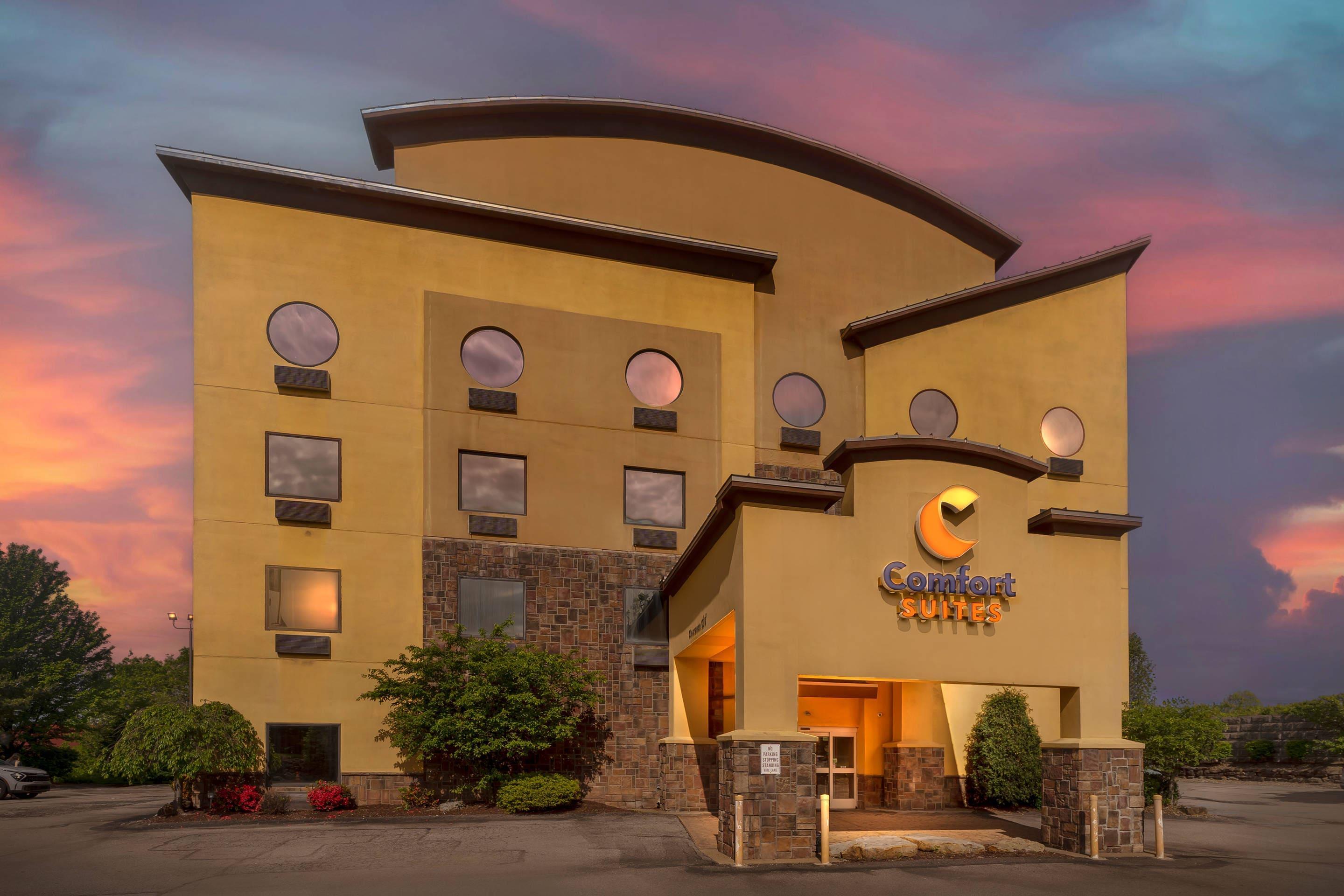 Hotel at Night | Comfort Suites Monroeville - Pittsburgh East