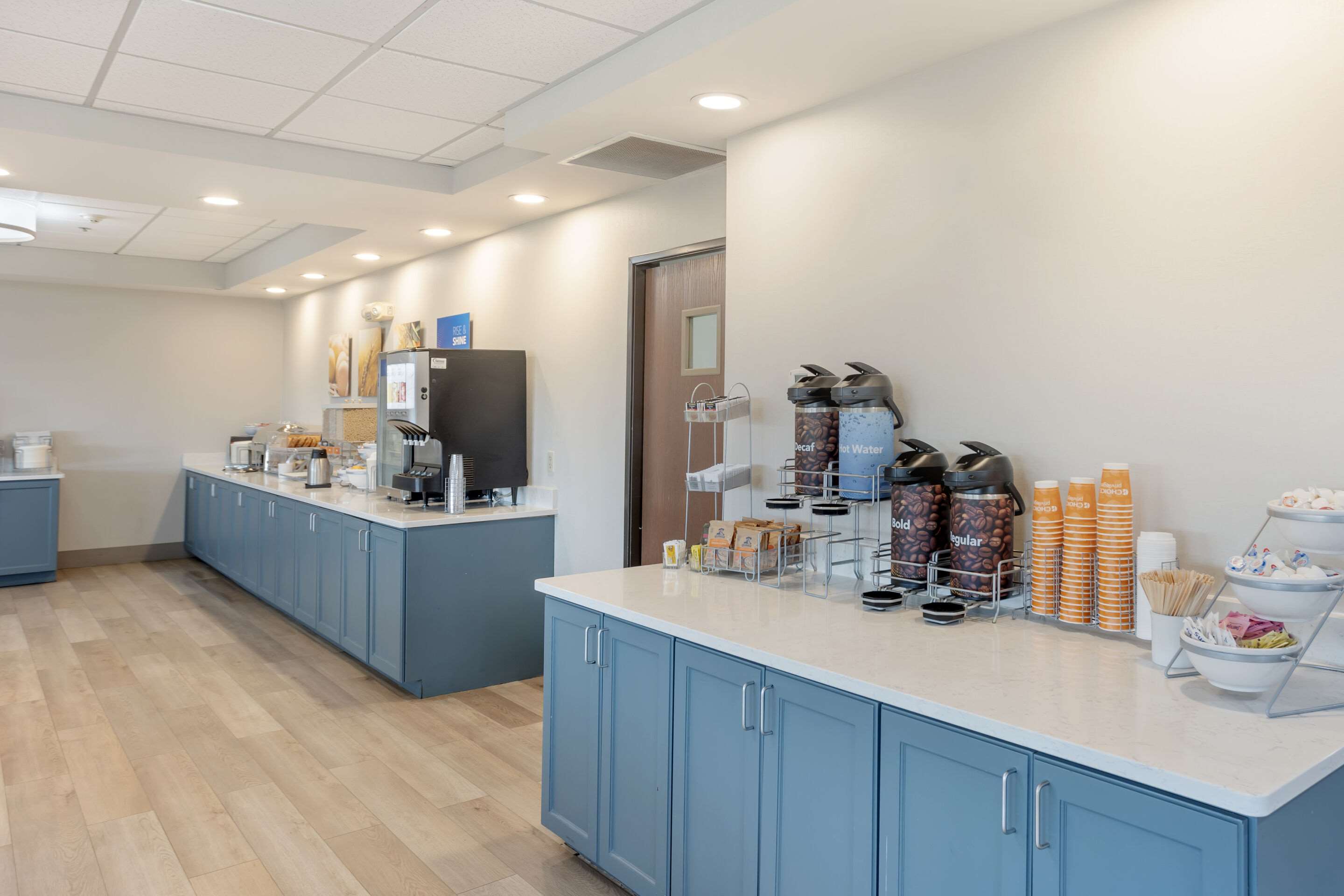Breakfast area | Comfort Suites Bloomsburg