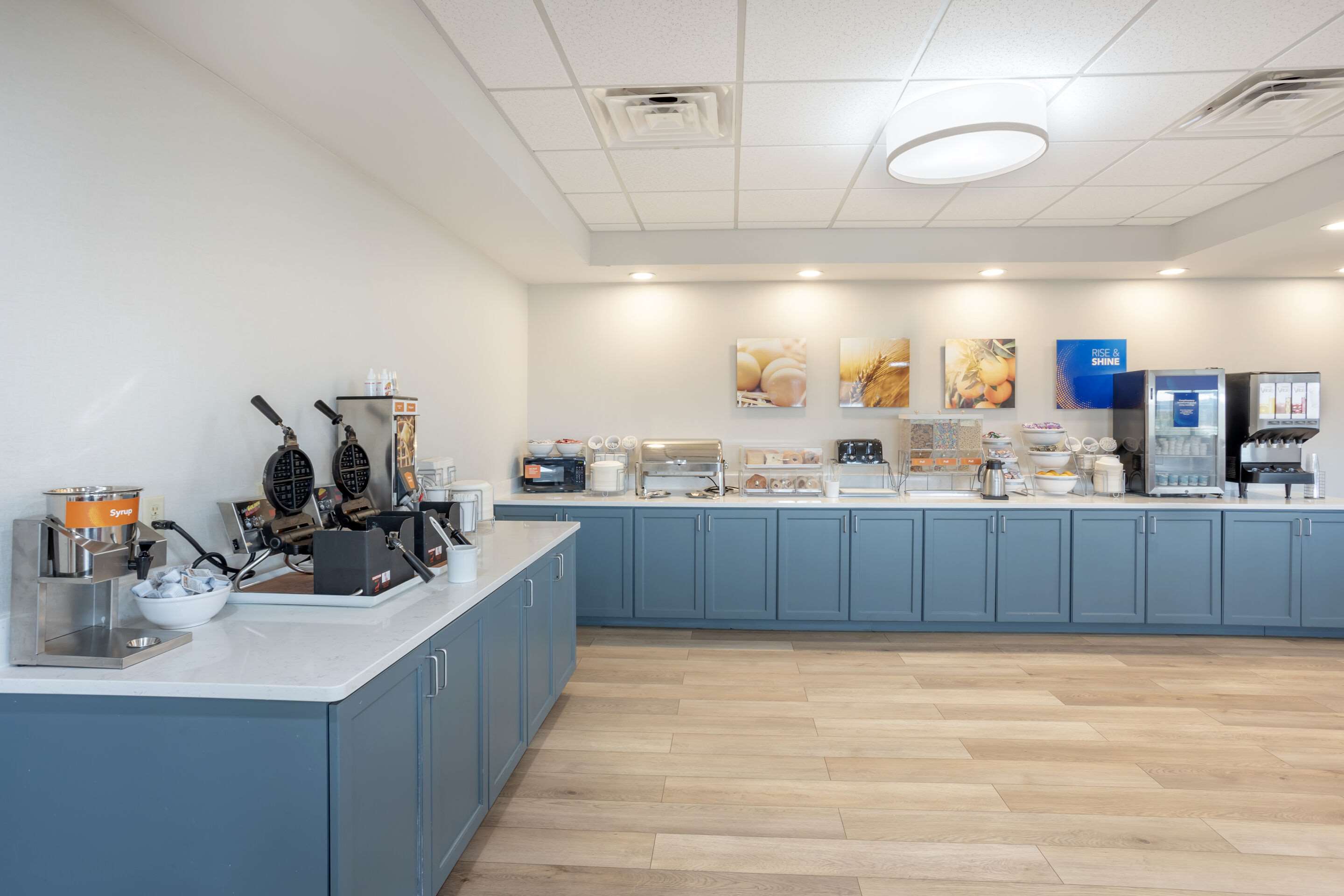 Breakfast area | Comfort Suites Bloomsburg