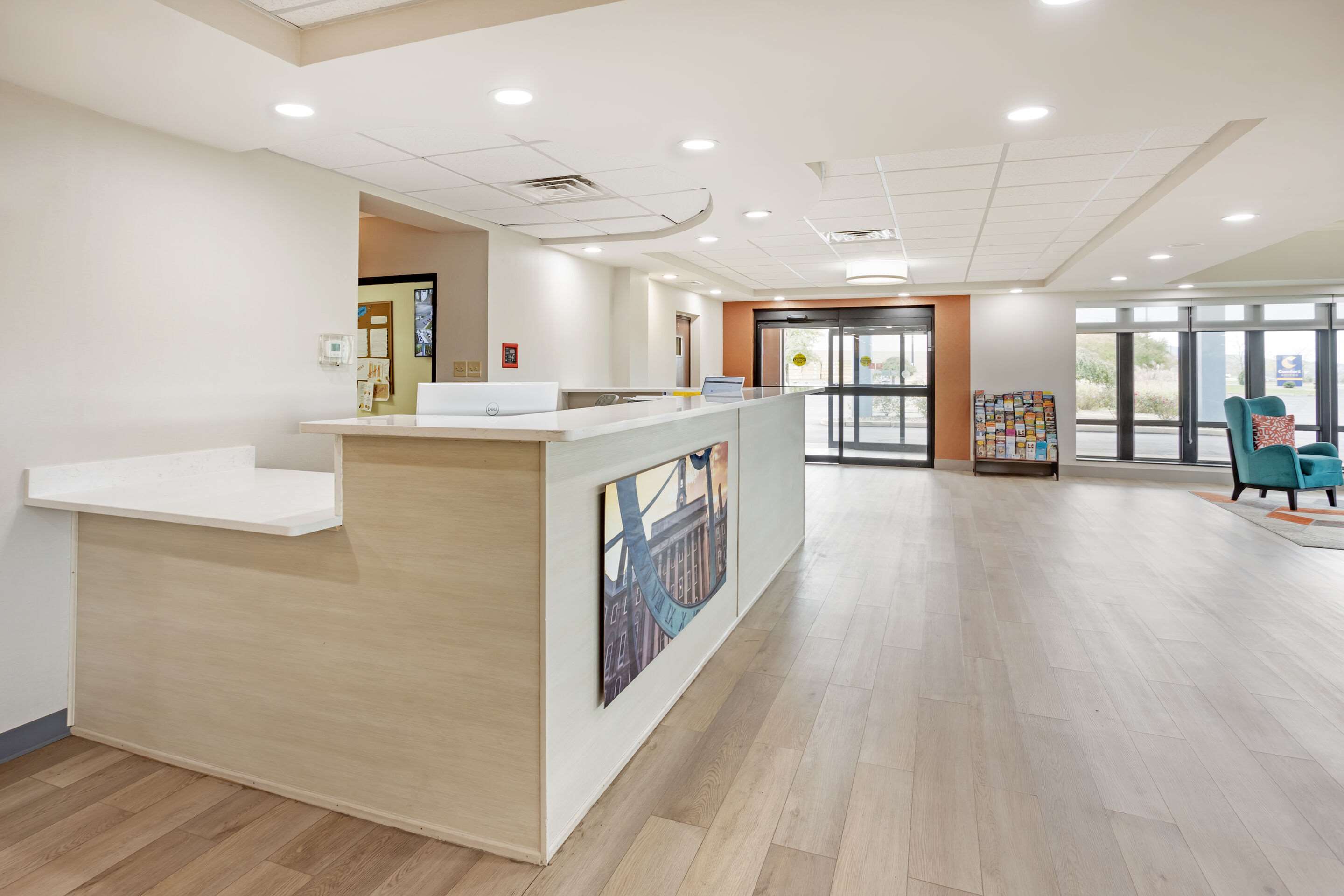 Front desk | Comfort Suites Bloomsburg