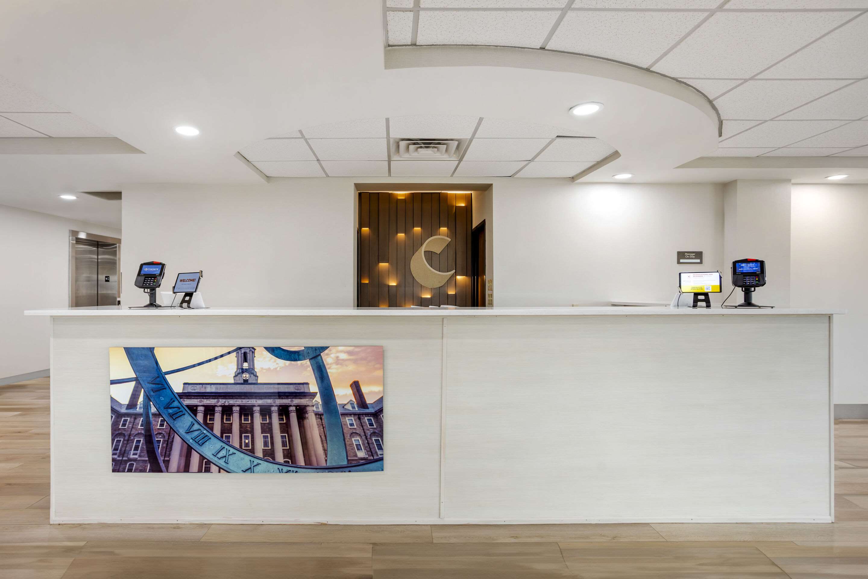 Front desk | Comfort Suites Bloomsburg