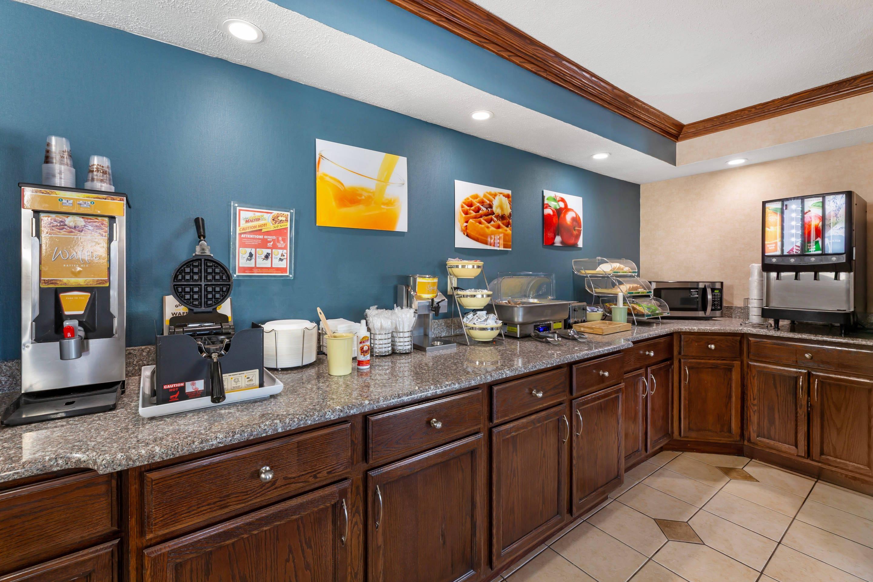 Breakfast area | Quality Inn Meadville