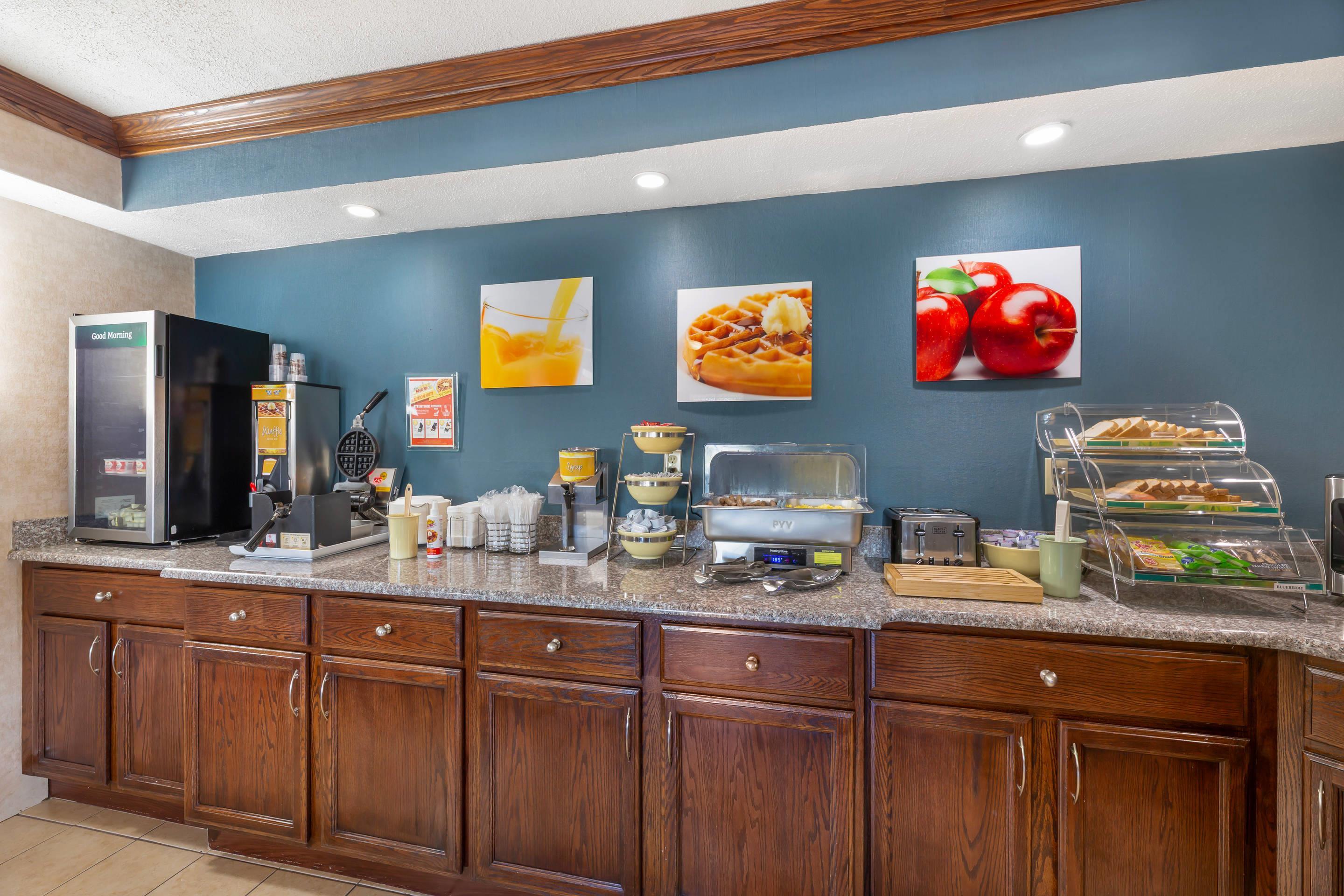 Breakfast area | Quality Inn Meadville