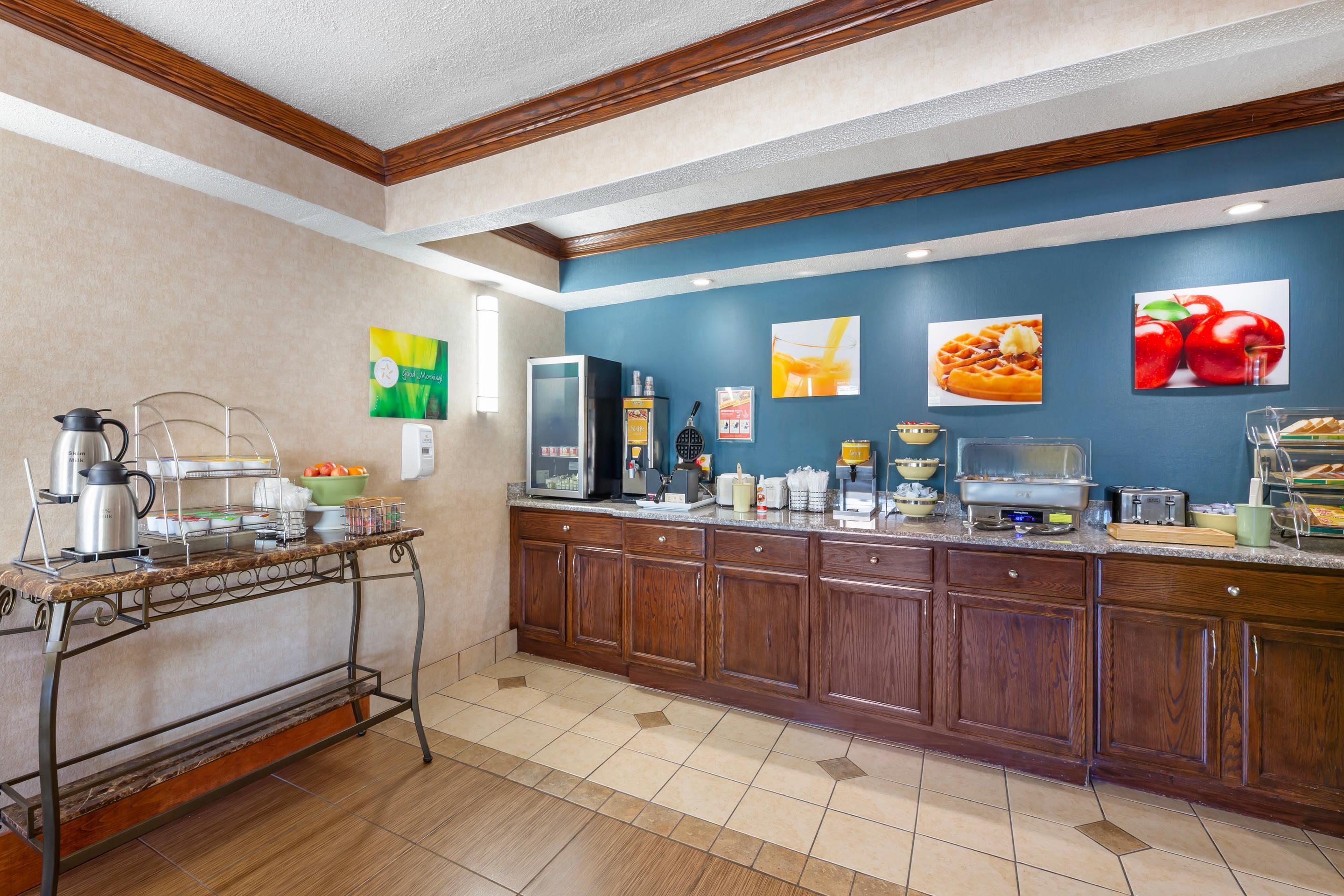 Breakfast area | Quality Inn Meadville
