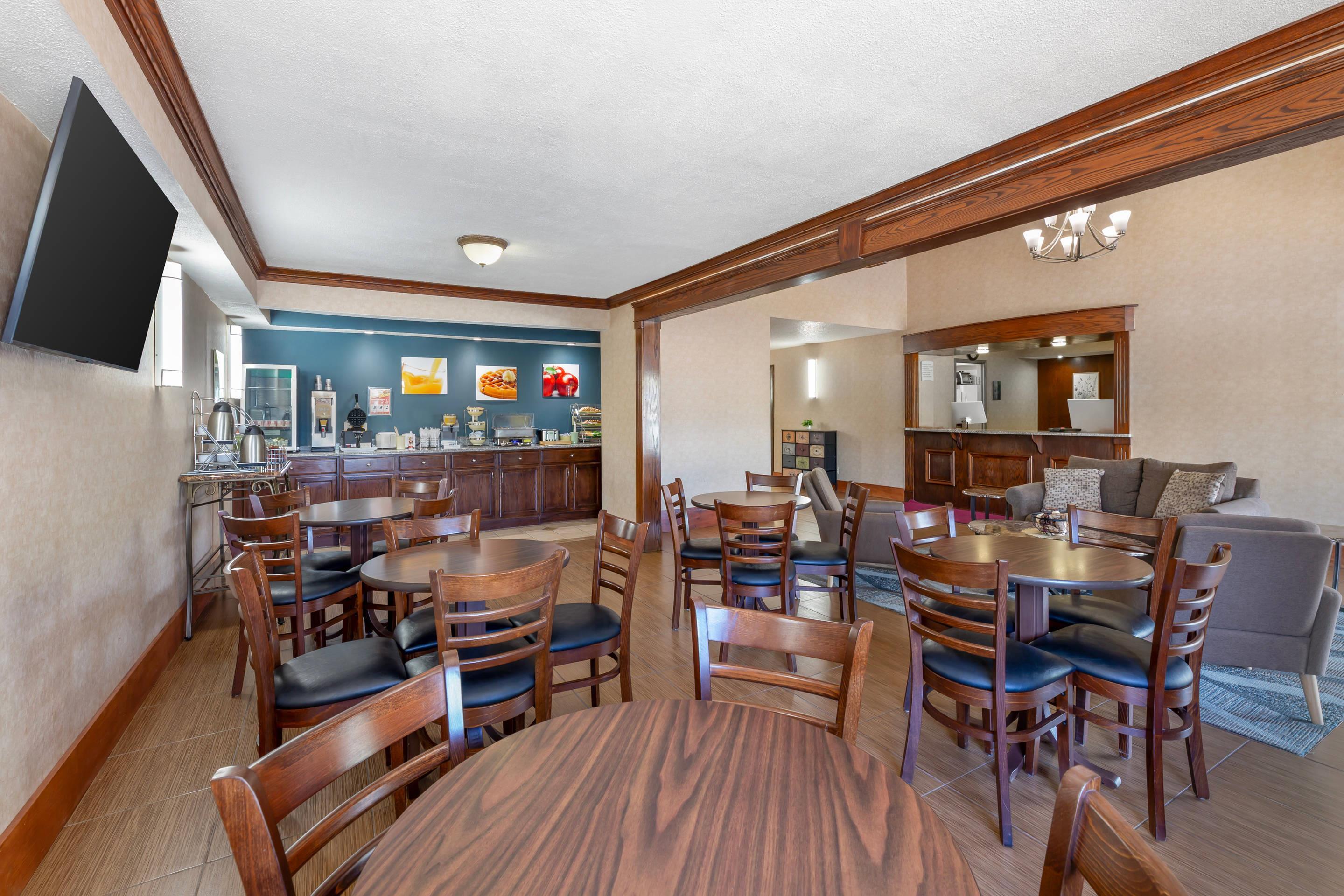 Enjoy breakfast in this seating area | Quality Inn Meadville