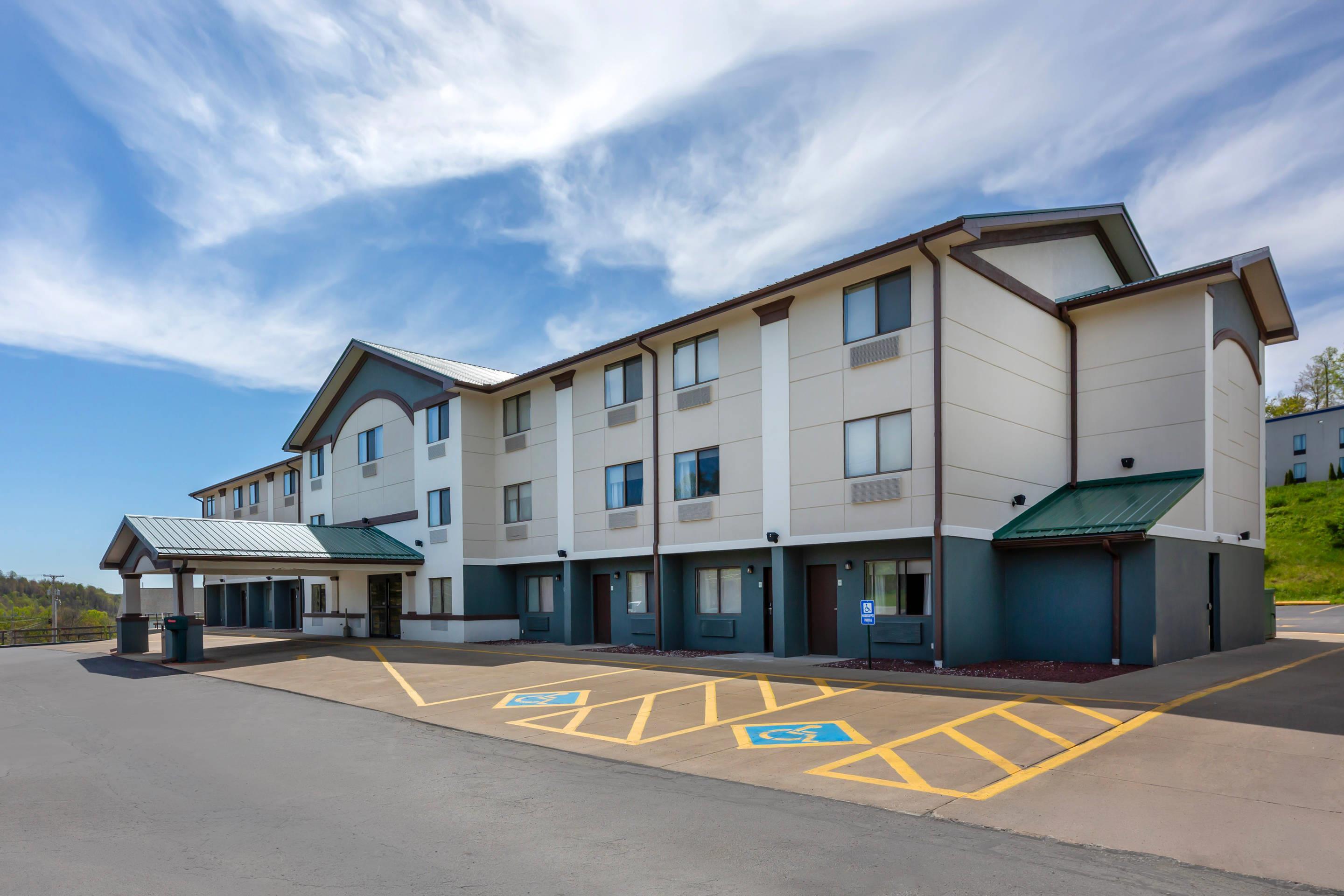 Hotel exterior | Quality Inn Meadville