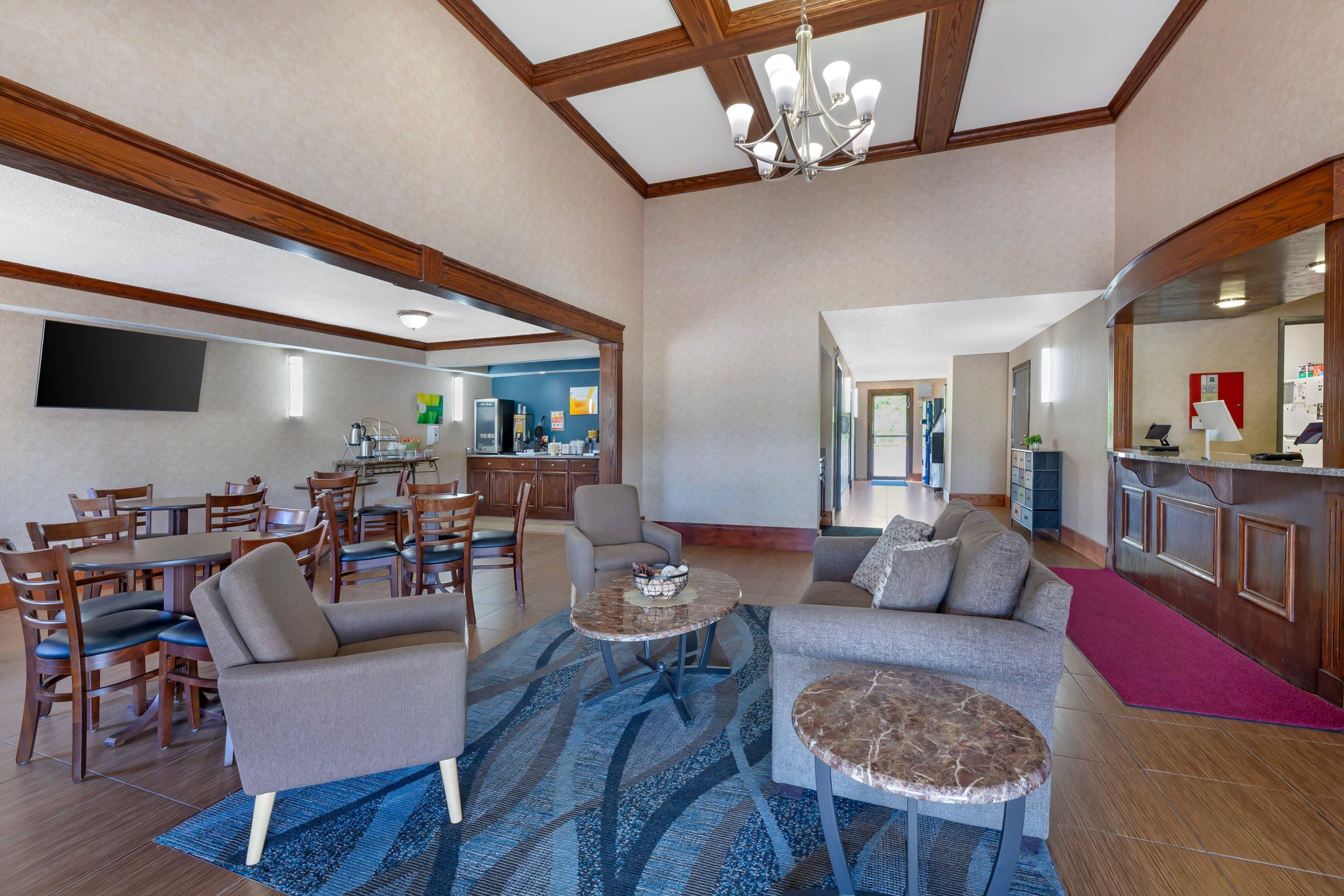 Lobby with sitting area | Quality Inn Meadville
