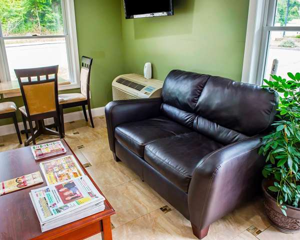  - Econo Lodge Jefferson Hills