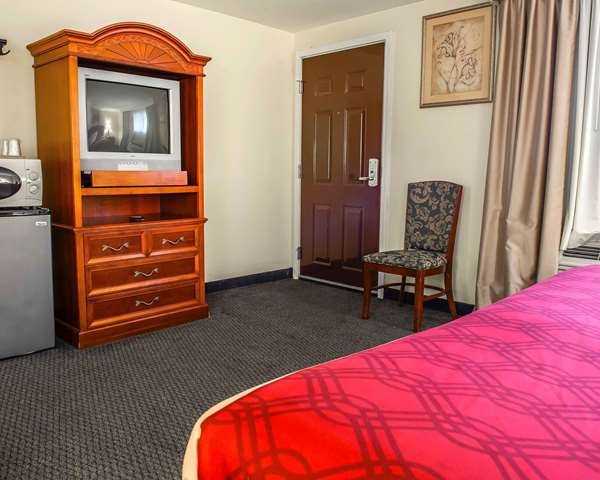  - Econo Lodge Jefferson Hills