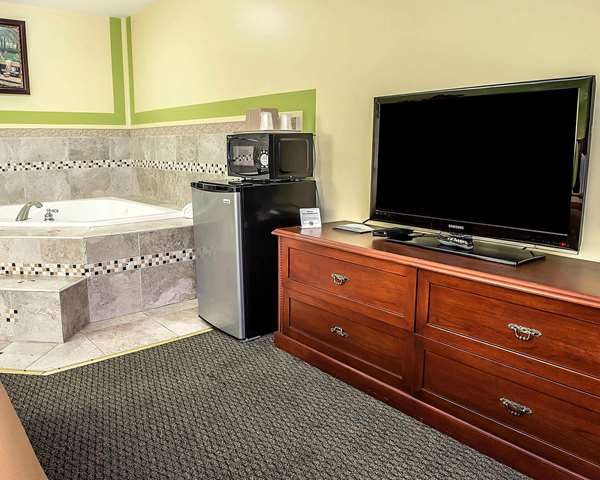  - Econo Lodge Jefferson Hills