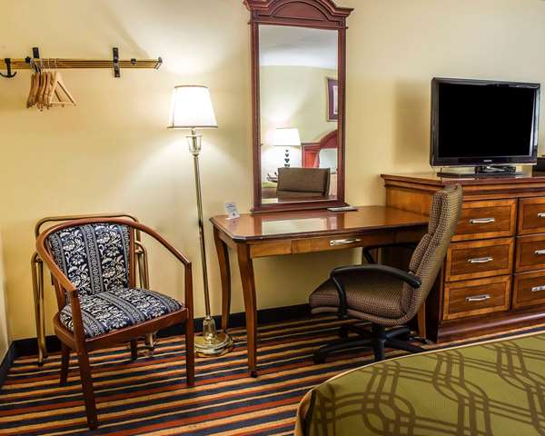  - Econo Lodge Jefferson Hills