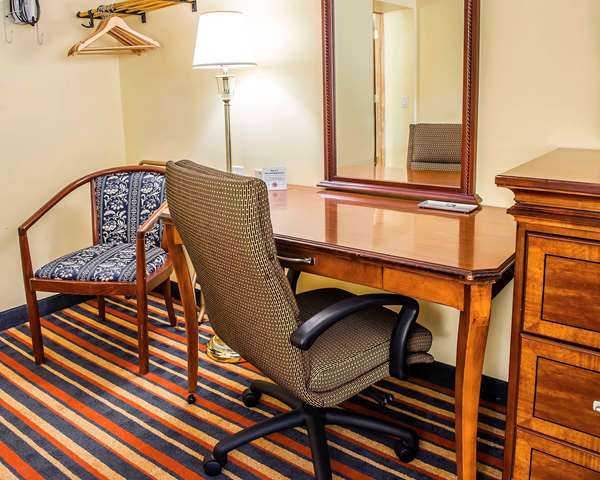  - Econo Lodge Jefferson Hills