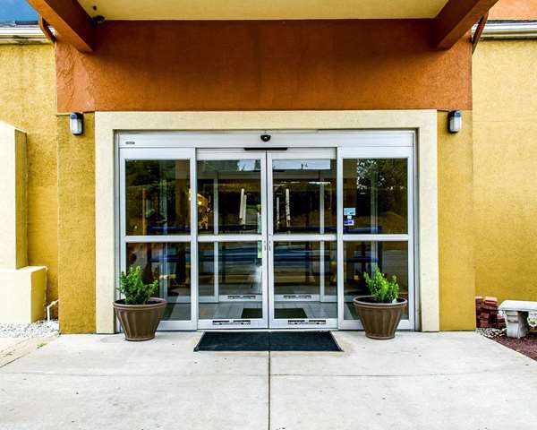 Exterior view - Econo Lodge Northeast Harrisburg - I-81, Exit 77