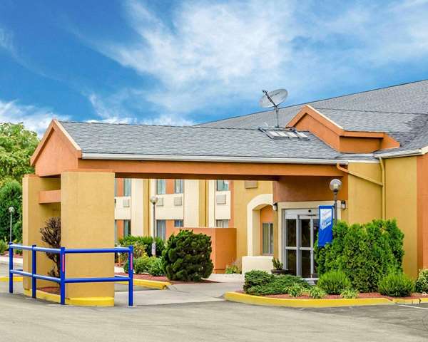 Exterior view - Econo Lodge Northeast Harrisburg - I-81, Exit 77