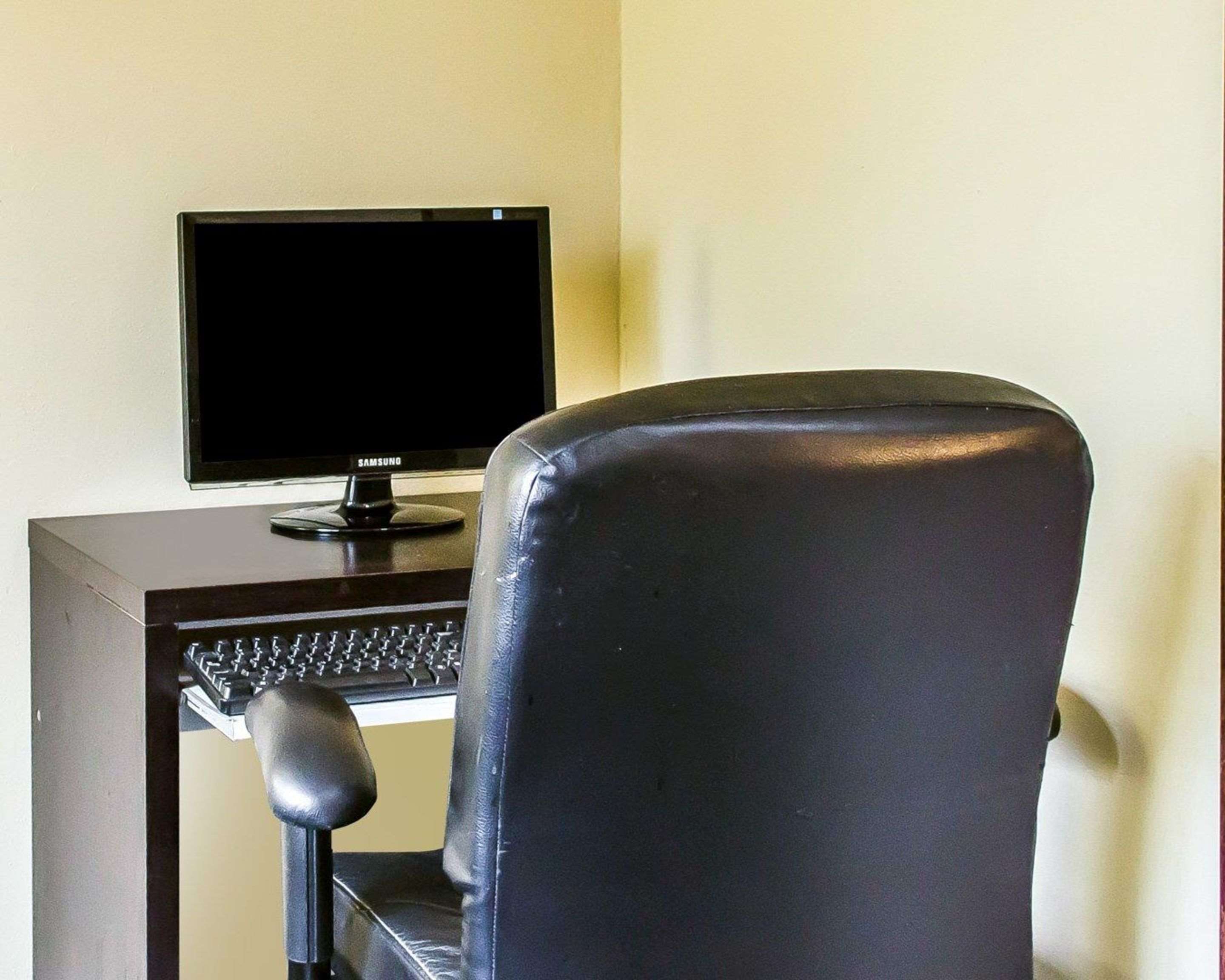 Business center | Econo Lodge